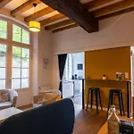 Maison Au Pied Du Chateau-cour-proche Centre