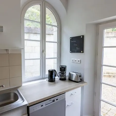 בית נופש Maison Au Pied Du Chateau-cour-proche Centre *