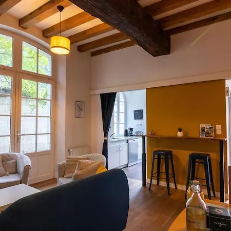 Maison Au Pied Du Chateau-cour-proche Centre