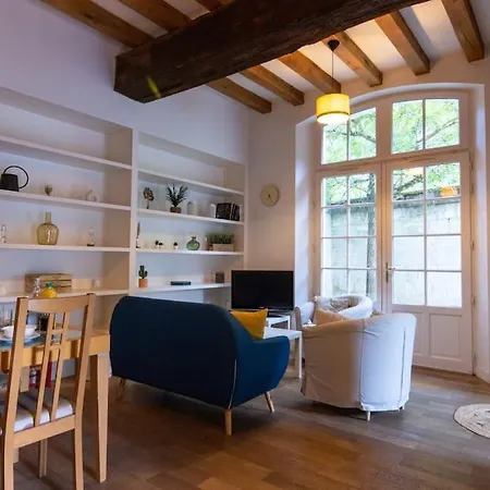 Maison Au Pied Du Chateau-cour-proche Centre *