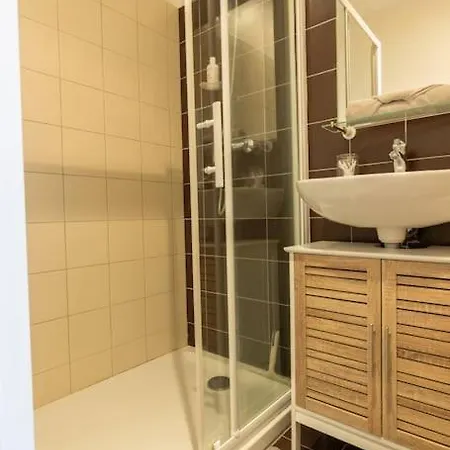 בית נופש Maison Au Pied Du Chateau-cour-proche Centre *