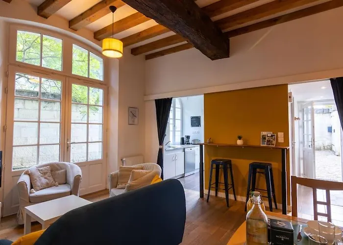 Maison Au Pied Du Chateau-cour-proche Centre