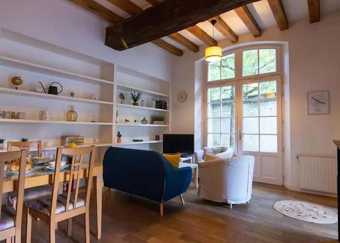 Maison Au Pied Du Chateau-cour-proche Centre *